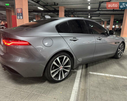 Серый Ягуар XE, объемом двигателя 2 л и пробегом 85 тыс. км за 21300 $, фото 5 на Automoto.ua