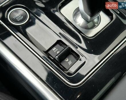 Серый Ягуар XE, объемом двигателя 2 л и пробегом 95 тыс. км за 21500 $, фото 34 на Automoto.ua