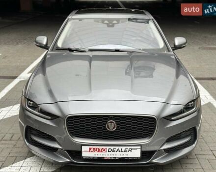 Серый Ягуар XE, объемом двигателя 2 л и пробегом 95 тыс. км за 21500 $, фото 2 на Automoto.ua