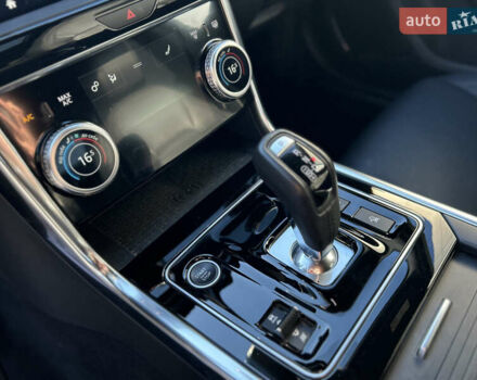 Серый Ягуар XE, объемом двигателя 2 л и пробегом 23 тыс. км за 28700 $, фото 23 на Automoto.ua