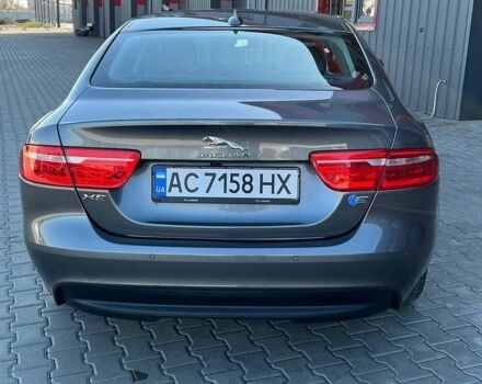 Серый Ягуар XE, объемом двигателя 2 л и пробегом 198 тыс. км за 12800 $, фото 1 на Automoto.ua