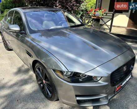 Серый Ягуар XE, объемом двигателя 3 л и пробегом 71 тыс. км за 17500 $, фото 1 на Automoto.ua