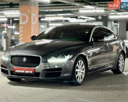 Серый Ягуар XE, объемом двигателя 2 л и пробегом 121 тыс. км за 15200 $, фото 1 на Automoto.ua