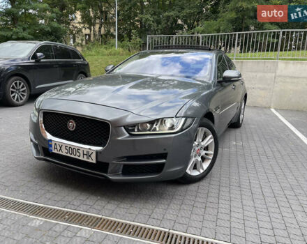 Серый Ягуар XE, объемом двигателя 2 л и пробегом 94 тыс. км за 15000 $, фото 1 на Automoto.ua