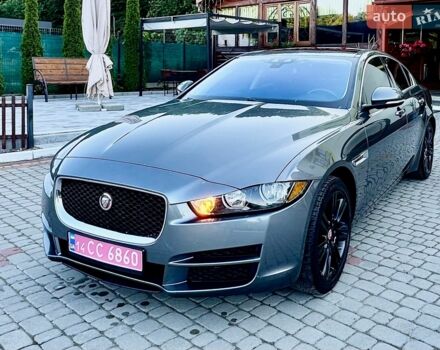 Серый Ягуар XE, объемом двигателя 2 л и пробегом 175 тыс. км за 14999 $, фото 1 на Automoto.ua
