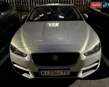 Серый Ягуар XE, объемом двигателя 2 л и пробегом 34 тыс. км за 18500 $, фото 1 на Automoto.ua