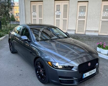 Серый Ягуар XE, объемом двигателя 2 л и пробегом 61 тыс. км за 18900 $, фото 1 на Automoto.ua
