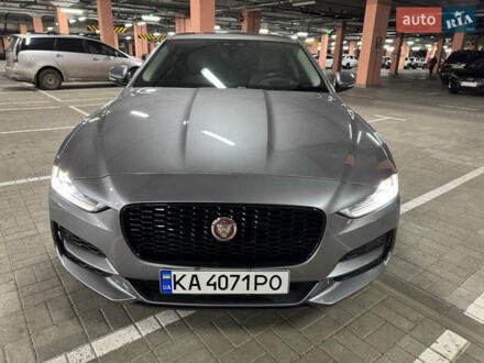 Серый Ягуар XE, объемом двигателя 2 л и пробегом 85 тыс. км за 21300 $, фото 1 на Automoto.ua