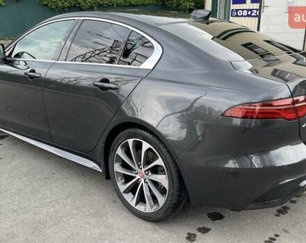 Серый Ягуар XE, объемом двигателя 2 л и пробегом 34 тыс. км за 33850 $, фото 1 на Automoto.ua