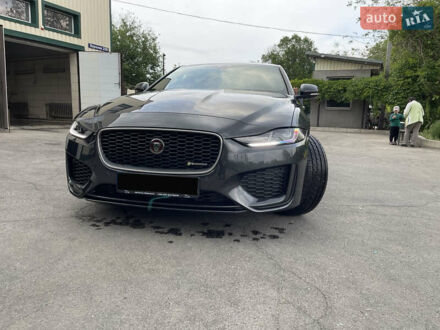 Серый Ягуар XE, объемом двигателя 2 л и пробегом 42 тыс. км за 29999 $, фото 1 на Automoto.ua