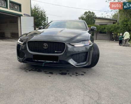 Серый Ягуар XE, объемом двигателя 2 л и пробегом 42 тыс. км за 29999 $, фото 1 на Automoto.ua