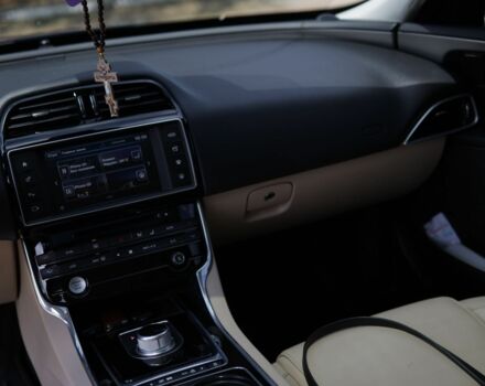 Синий Ягуар XE, объемом двигателя 2 л и пробегом 158 тыс. км за 17000 $, фото 7 на Automoto.ua