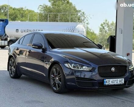 Синій Ягуар XE, об'ємом двигуна 2 л та пробігом 54 тис. км за 14999 $, фото 1 на Automoto.ua