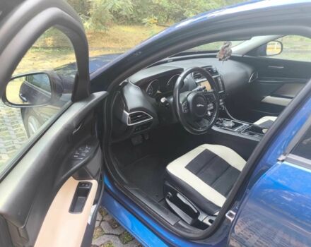 Синий Ягуар XE, объемом двигателя 2 л и пробегом 74 тыс. км за 6400 $, фото 6 на Automoto.ua