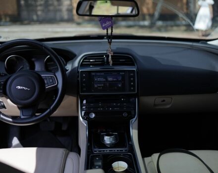 Синий Ягуар XE, объемом двигателя 2 л и пробегом 158 тыс. км за 17000 $, фото 10 на Automoto.ua