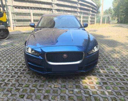 Синий Ягуар XE, объемом двигателя 2 л и пробегом 74 тыс. км за 6400 $, фото 1 на Automoto.ua