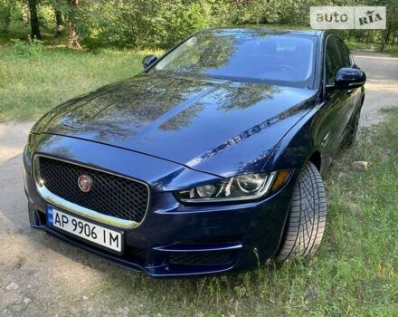 Синий Ягуар XE, объемом двигателя 3 л и пробегом 58 тыс. км за 22000 $, фото 1 на Automoto.ua