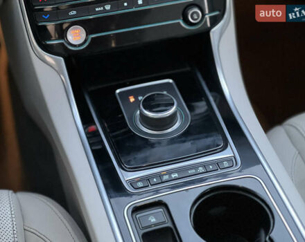 Синий Ягуар XE, объемом двигателя 3 л и пробегом 121 тыс. км за 14000 $, фото 19 на Automoto.ua