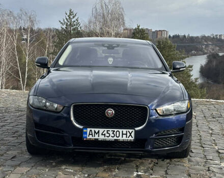 Синий Ягуар XE, объемом двигателя 2 л и пробегом 92 тыс. км за 13500 $, фото 1 на Automoto.ua