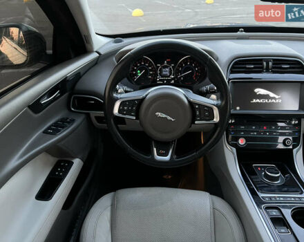 Синий Ягуар XE, объемом двигателя 3 л и пробегом 121 тыс. км за 14000 $, фото 16 на Automoto.ua