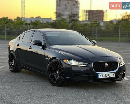 Синий Ягуар XE, объемом двигателя 3 л и пробегом 121 тыс. км за 14000 $, фото 2 на Automoto.ua