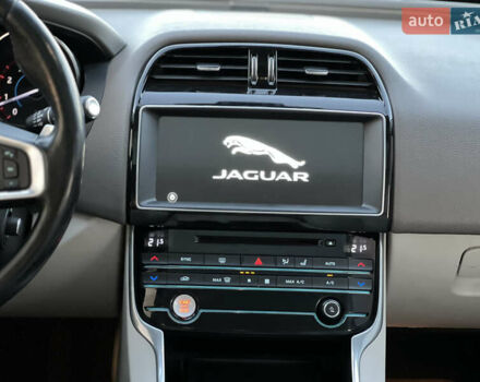 Синий Ягуар XE, объемом двигателя 3 л и пробегом 121 тыс. км за 14000 $, фото 18 на Automoto.ua