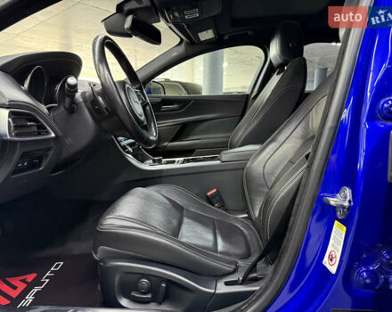 Синій Ягуар XE, об'ємом двигуна 3 л та пробігом 118 тис. км за 24900 $, фото 20 на Automoto.ua