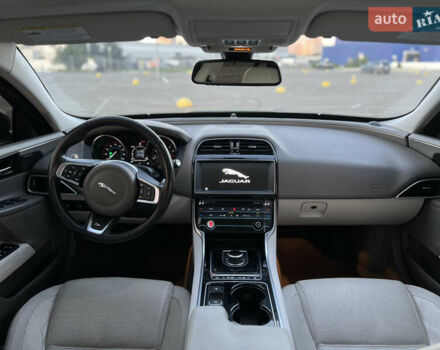 Синий Ягуар XE, объемом двигателя 3 л и пробегом 121 тыс. км за 14000 $, фото 15 на Automoto.ua