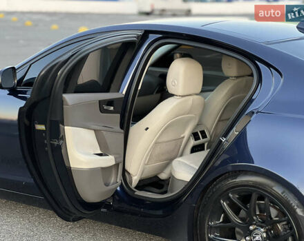 Синий Ягуар XE, объемом двигателя 3 л и пробегом 121 тыс. км за 14000 $, фото 12 на Automoto.ua
