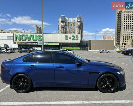 Синий Ягуар XE, объемом двигателя 3 л и пробегом 152 тыс. км за 14000 $, фото 2 на Automoto.ua