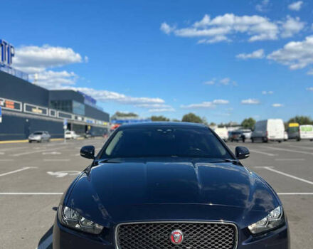Синий Ягуар XE, объемом двигателя 2 л и пробегом 74 тыс. км за 15900 $, фото 1 на Automoto.ua