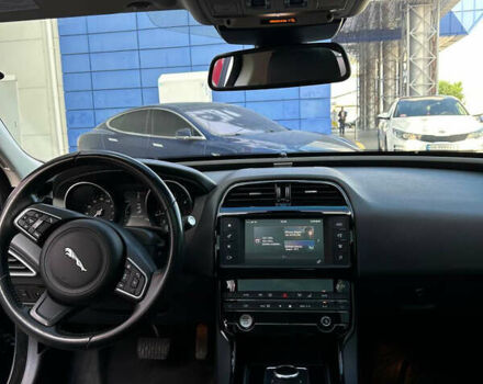 Синий Ягуар XE, объемом двигателя 2 л и пробегом 74 тыс. км за 15900 $, фото 5 на Automoto.ua