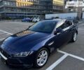 Синий Ягуар XE, объемом двигателя 2 л и пробегом 95 тыс. км за 20499 $, фото 1 на Automoto.ua