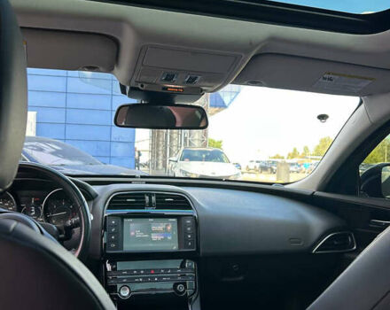 Синий Ягуар XE, объемом двигателя 2 л и пробегом 74 тыс. км за 15900 $, фото 4 на Automoto.ua