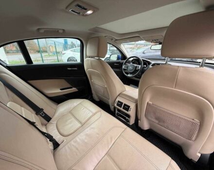 Синий Ягуар XE, объемом двигателя 2 л и пробегом 174 тыс. км за 9600 $, фото 5 на Automoto.ua