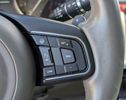 Синий Ягуар XE, объемом двигателя 2 л и пробегом 74 тыс. км за 18600 $, фото 32 на Automoto.ua