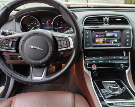 Синій Ягуар XE, об'ємом двигуна 2 л та пробігом 80 тис. км за 16600 $, фото 5 на Automoto.ua