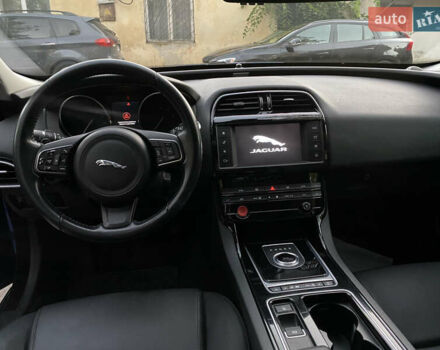 Синий Ягуар XE, объемом двигателя 2 л и пробегом 100 тыс. км за 15000 $, фото 16 на Automoto.ua