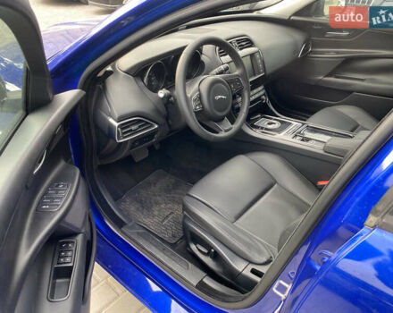 Синий Ягуар XE, объемом двигателя 2 л и пробегом 100 тыс. км за 15000 $, фото 6 на Automoto.ua