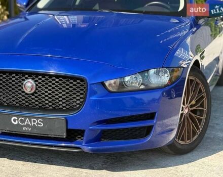 Синий Ягуар XE, объемом двигателя 2 л и пробегом 137 тыс. км за 14900 $, фото 1 на Automoto.ua