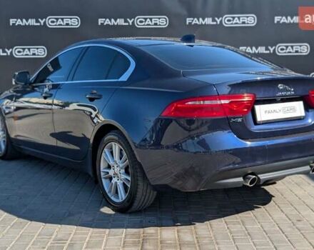 Синий Ягуар XE, объемом двигателя 2 л и пробегом 74 тыс. км за 18600 $, фото 2 на Automoto.ua