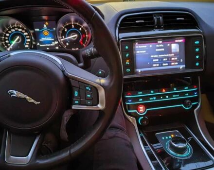 Синій Ягуар XE, об'ємом двигуна 2 л та пробігом 80 тис. км за 16600 $, фото 6 на Automoto.ua