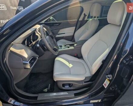 Синий Ягуар XE, объемом двигателя 2 л и пробегом 74 тыс. км за 18600 $, фото 27 на Automoto.ua