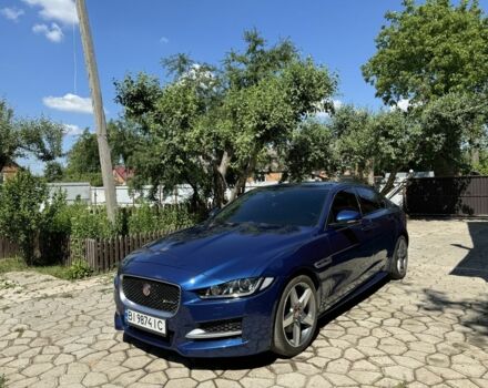 Синий Ягуар XE, объемом двигателя 2 л и пробегом 120 тыс. км за 17500 $, фото 1 на Automoto.ua