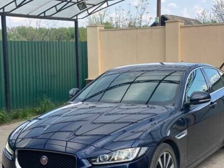 Синий Ягуар XE, объемом двигателя 2 л и пробегом 158 тыс. км за 17000 $, фото 1 на Automoto.ua