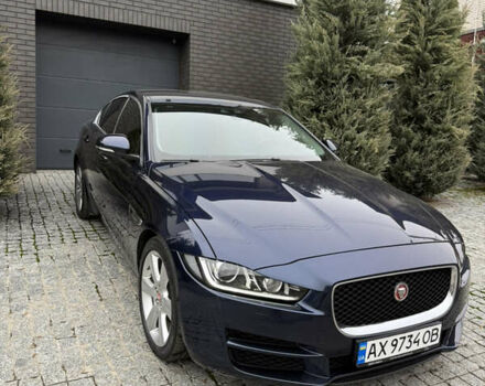 Синий Ягуар XE, объемом двигателя 2 л и пробегом 71 тыс. км за 17900 $, фото 1 на Automoto.ua