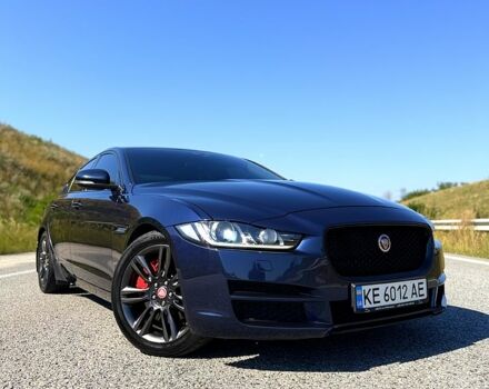 Синий Ягуар XE, объемом двигателя 2 л и пробегом 62 тыс. км за 14999 $, фото 1 на Automoto.ua