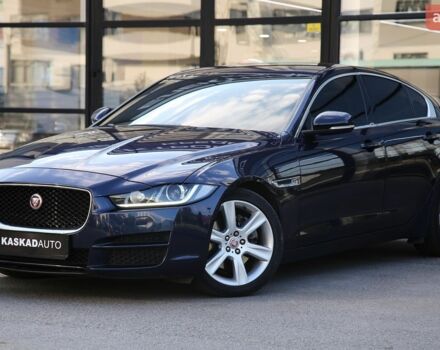Синий Ягуар XE, объемом двигателя 2 л и пробегом 74 тыс. км за 14500 $, фото 1 на Automoto.ua