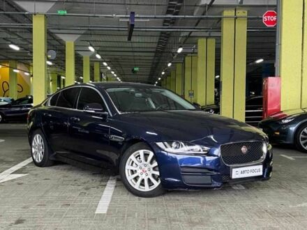 Синий Ягуар XE, объемом двигателя 2 л и пробегом 93 тыс. км за 16990 $, фото 1 на Automoto.ua