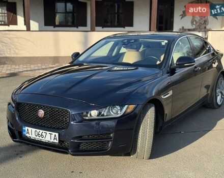 Синий Ягуар XE, объемом двигателя 2 л и пробегом 137 тыс. км за 13500 $, фото 1 на Automoto.ua